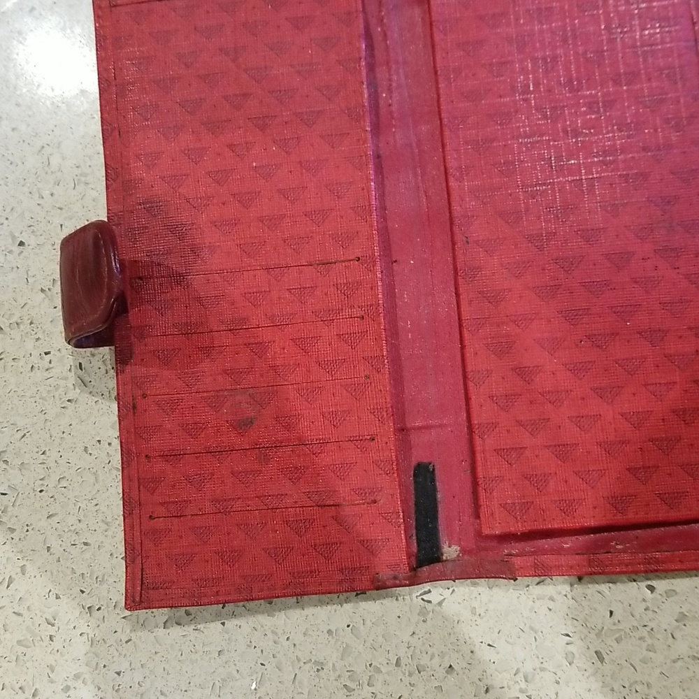 Luz Clairborn Red Triangular Pattern Checkbook Wa… - image 3